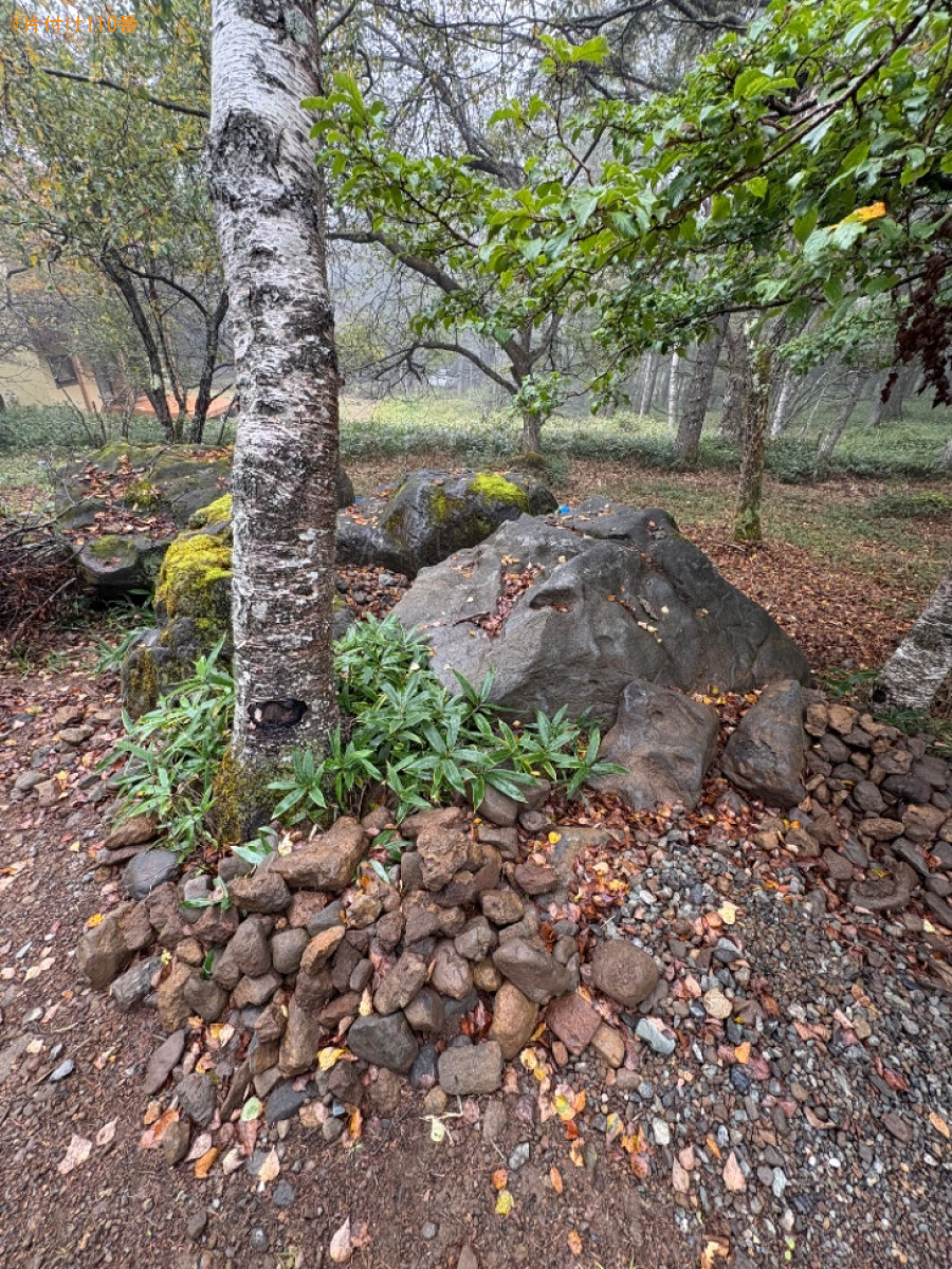 【南佐久郡南牧村】庭石の回収・処分と木の伐採作業ご依頼