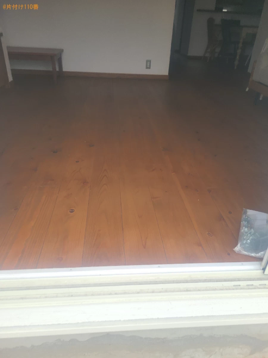 マットレス付きクイーンベッド、二人掛けソファー、布団等の回収