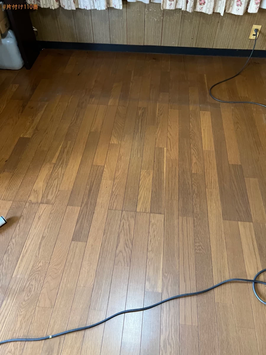 PCモニタ、マットレス付きシングルベッド、本棚、タンス等の回収