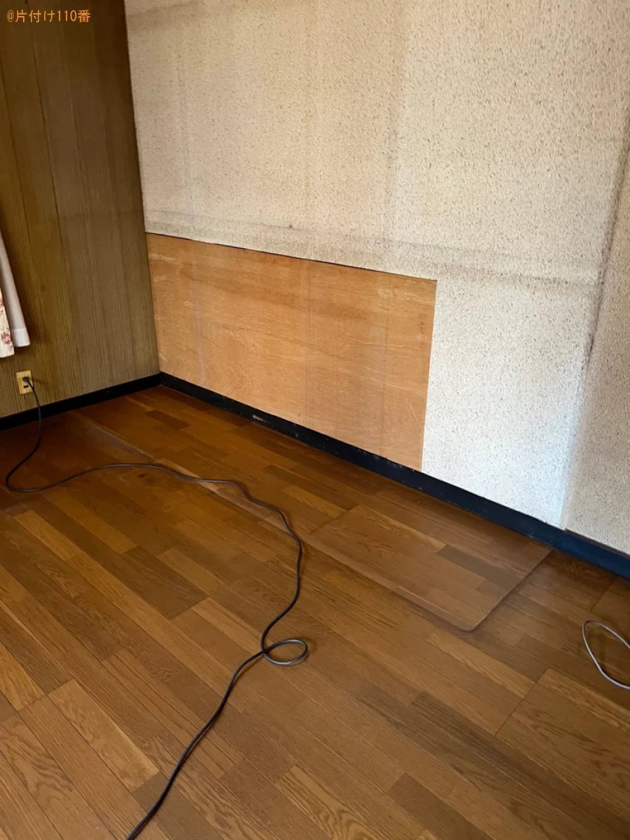 PCモニタ、マットレス付きシングルベッド、本棚、タンス等の回収